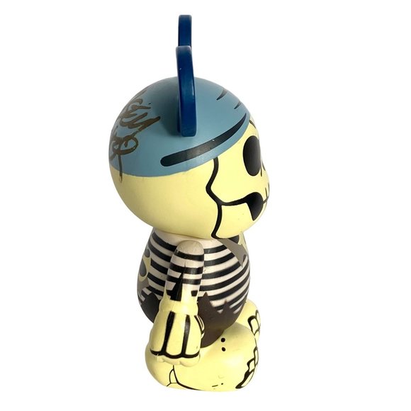 Disney Vinylmation Skeleton Pirates of the Caribbean Series 1 Signed 3in Figure - Picture 4 of 8